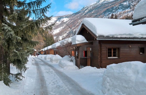 Saas-Balen House | Beautiful apartment in villa for 6 people with WIFI, TV, patio, pets allowed and parking