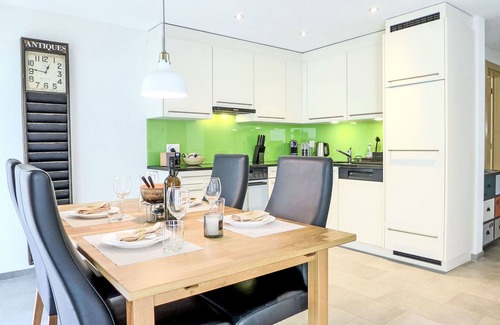 Blausee Apartment | Beautiful apartment for 3 guests with hot tub, WIFI, TV, terrace and panoramic view