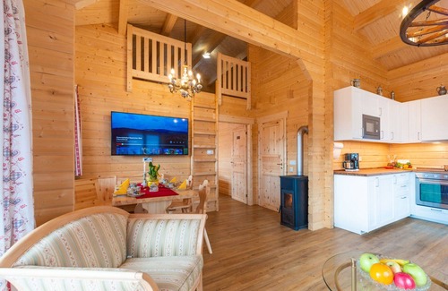 Eppenschlag House | Beautiful apartment in villa for 4 guests with WIFI, pool, TV and patio