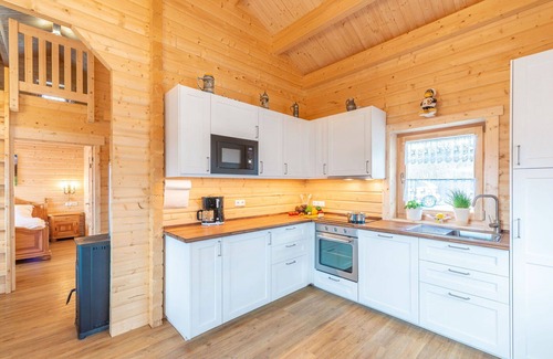 Eppenschlag House | Beautiful apartment in villa for 4 guests with WIFI, pool, TV and patio