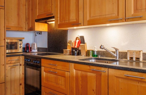 Champery Apartment | Beautiful apartment for 4 guests with WIFI, TV, balcony and panoramic view