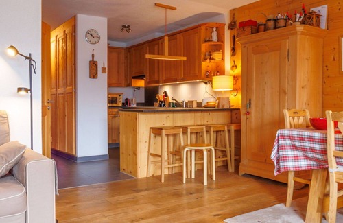 Champery Apartment | Beautiful apartment for 4 guests with WIFI, TV, balcony and panoramic view