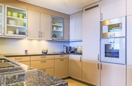 Montreux Apartment | Beautiful apartment for 8 guests with pool, A/C, WIFI, TV, balcony and panoramic view