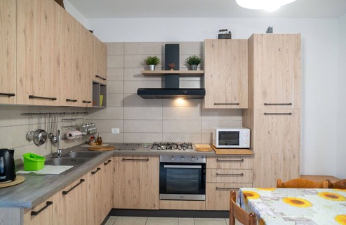 Collecorvino Apartment | Beautiful apartment for 6 guests with WIFI, A/C, private pool, TV, patio and pets allowed