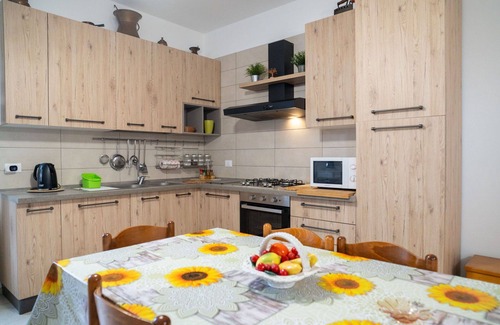 Collecorvino Apartment | Beautiful apartment for 6 guests with WIFI, A/C, private pool, TV, patio and pets allowed