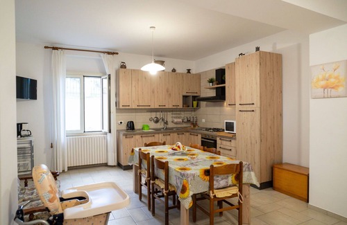 Collecorvino Apartment | Beautiful apartment for 6 guests with WIFI, A/C, private pool, TV, patio and pets allowed