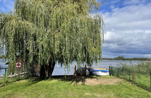 Wustrow Apartment | Beautiful apartment for 6 guests with WIFI, TV, terrace, pets allowed and parking