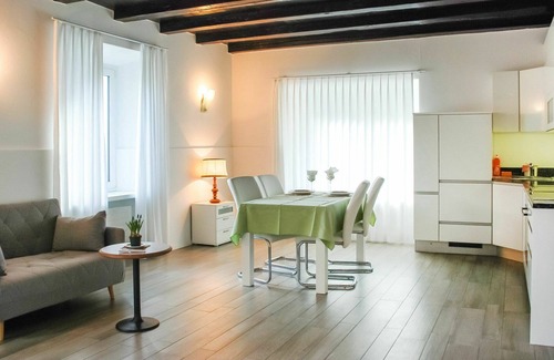 Vira Apartment | Beautiful apartment for 3 guests with WIFI, pool, TV and patio