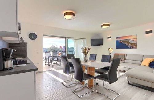 Murine Apartment | Beautiful apartment for 6 guests with A/C, WIFI, pool, TV and terrace