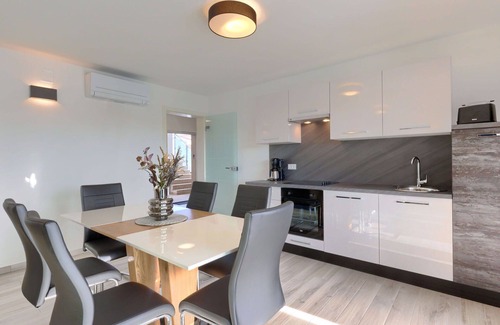 Murine Apartment | Beautiful apartment for 6 guests with A/C, WIFI, pool, TV and terrace