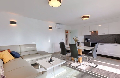 Murine Apartment | Beautiful apartment for 6 guests with A/C, WIFI, pool, TV and terrace
