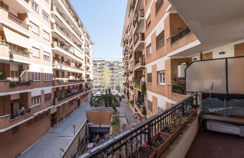 Trionfale Apartment | Beautiful apartment for 6 guests with A/C, WIFI, TV and balcony