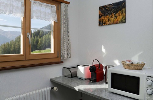 Frauenkirch Apartment | Beautiful apartment for 3 people with WIFI, TV, terrace and panoramic view