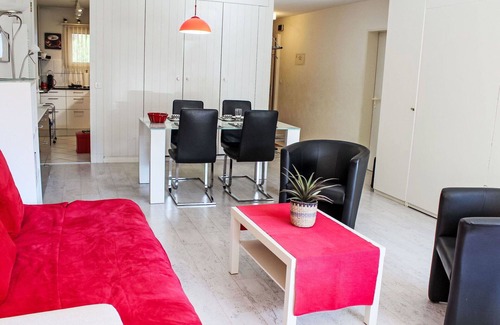 Davos-Dorf Apartment | Beautiful apartment for 6 people with pool, WIFI, TV and balcony