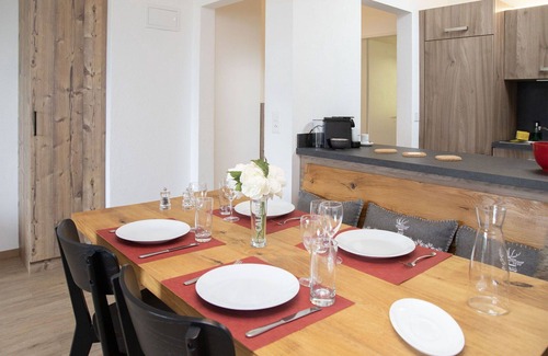 Falera Apartment | Beautiful apartment for 4 people with WIFI, pool, TV, balcony, pets allowed and panoramic view
