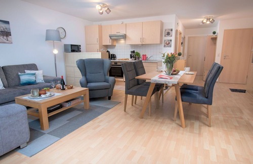 Norddeich Apartment | Beautiful apartment for 4 guests with WIFI, TV and balcony