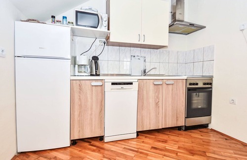Slunj Apartment | Beautiful apartment for 6 people with A/C, WIFI, TV and terrace