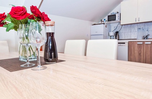 Slunj Apartment | Beautiful apartment for 6 people with A/C, WIFI, TV and terrace