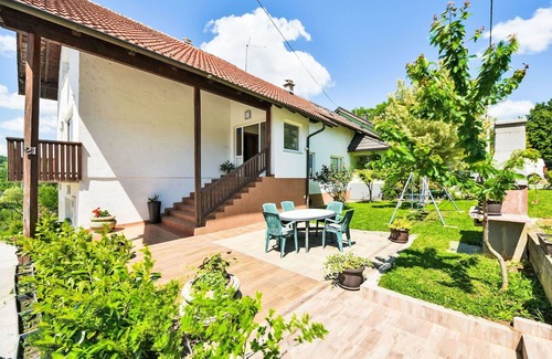Slunj Apartment | Beautiful apartment for 6 people with A/C, WIFI, TV and terrace
