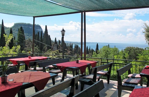 Corno Apartment | Beautiful apartment for 3 guests with A/C, pool, WIFI, TV and patio