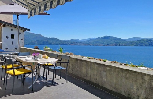 Cannero Riviera Apartment | Beautiful apartment for 5 guests with TV, terrace, pets allowed and parking