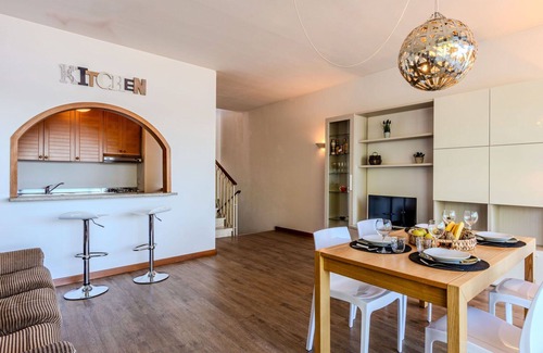 Ispra Apartment | Beautiful apartment for 4 guests with A/C, WIFI, TV and terrace