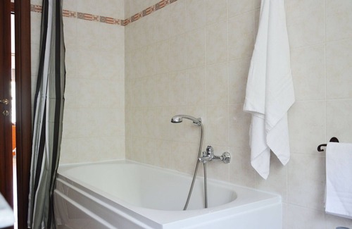 Travaco Siccomario Apartment | Beautiful apartment for 2 people with WIFI, A/C, TV, balcony, pets allowed and parking