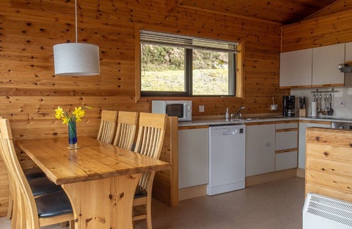 East Lewiston House | Beautiful apartment in villa for 6 guests with WIFI, TV, patio and panoramic view