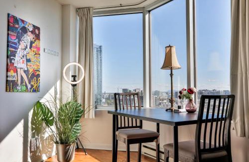 Shaughnessy Village Apartment | Beautiful APARTMENT - GORGEOUS VIEW of the city - 7 MINUTE WALK TO METRO - SELF CHECK IN