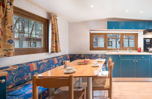 Cavallino-Treporti House | Beautiful apartment in villa for 4 guests with WIFI, pool, A/C, TV, patio and pets allowed