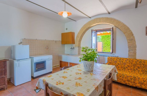 Crecchio House | Beautiful apartment in villa for 4 guests with WIFI, pool, TV, terrace and pets allowed