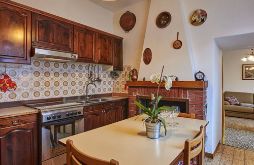 Porlezza House | Beautiful apartment in villa for 4 guests with WIFI, pool, TV, patio and pets allowed