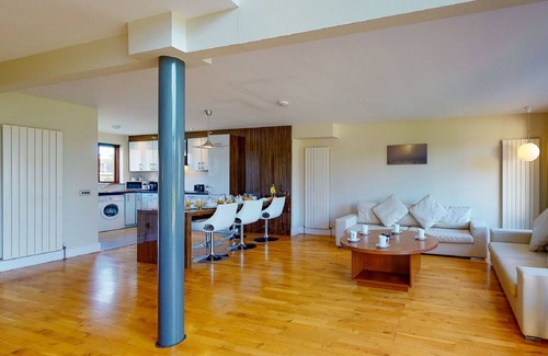 Castlemartyr Apartment | Beautiful apartment for 4 people with WIFI, TV and pets allowed