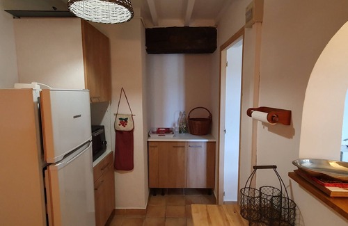 Viens Apartment | Beautiful apartment in a Provencal farmhouse with swimming pool, ideal for family or friends