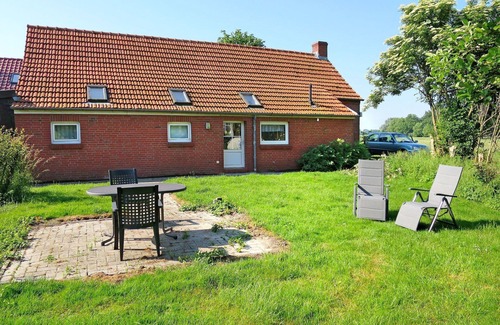 Bunde House | Beautiful apartment in villa for 6 people with WIFI, TV, terrace and pets allowed