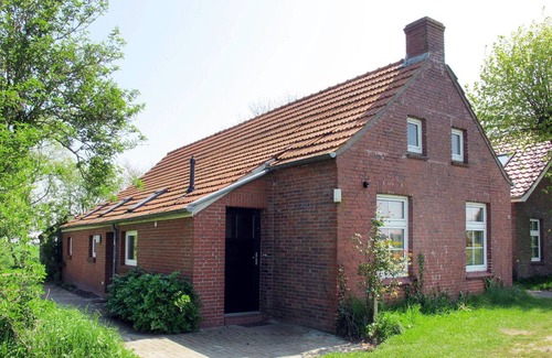 Bunde House | Beautiful apartment in villa for 7 people with WIFI, TV, terrace and pets allowed
