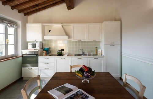 Larciano House | Beautiful apartment in villa for 2 guests with pool, WIFI, A/C and TV