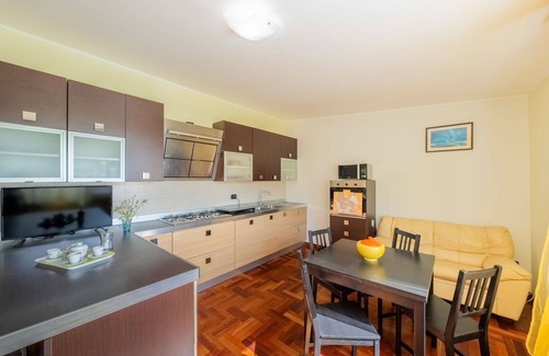 Silvi Villa | Beautiful apartment in villa for 4 guests with A/C, WIFI, pool, TV, patio and pets allowed