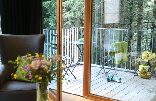 Großdorf House | Beautiful apartment in villa for 4 guests with WIFI, pool, TV, balcony and panoramic view