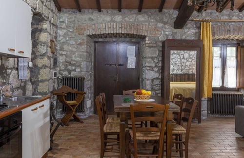 Bagnoregio Villa | Beautiful apartment in villa for 8 guests with pool, WIFI, TV, patio and pets allowed