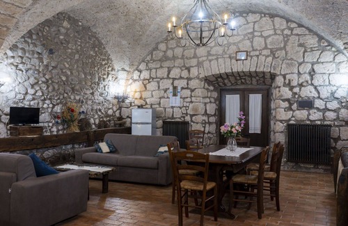 Bagnoregio Villa | Beautiful apartment in villa for 8 guests with pool, WIFI, TV, patio and pets allowed