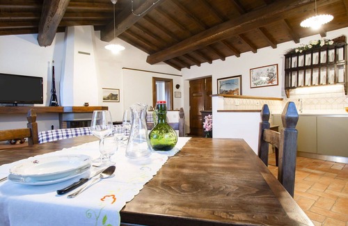 Molazzana Villa | Beautiful apartment in villa for 6 people with WIFI, pool, TV and patio
