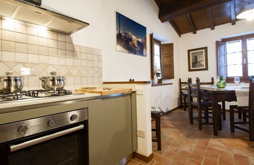 Molazzana Villa | Beautiful apartment in villa for 6 people with WIFI, pool, TV and patio