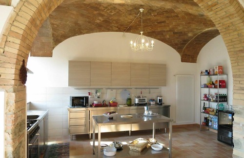 Pomarance Villa | Beautiful apartment in villa for 5 guests with WIFI, TV, patio and pets allowed
