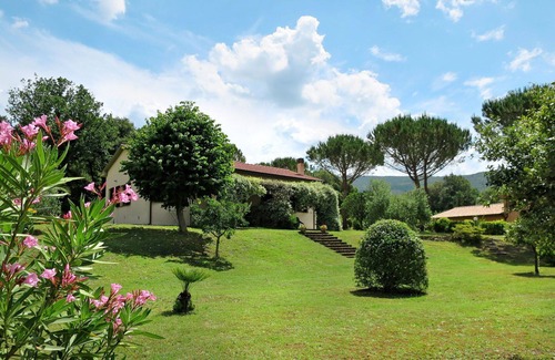Montorsaio House | Beautiful apartment in villa for 4 guests with pool, WIFI, TV, patio, pets allowed and parking