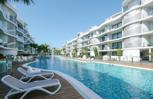 Palm-Mar Apartment | Beautiful Apartment “Luxury Las Olas” with Shared Pool, Balconies & WiFi
