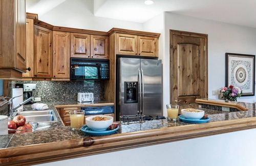Edwards Condo | Beautiful Arrowhead Townhouse with Community Hot Tub and Superb Ski Access