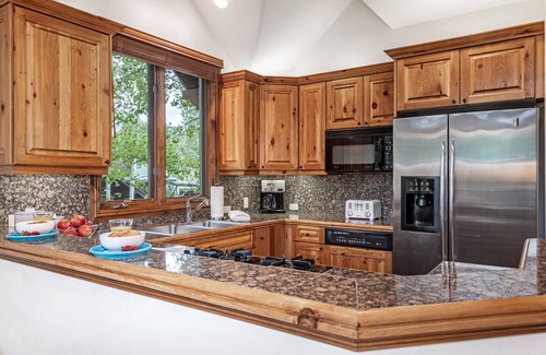 Edwards Condo | Beautiful Arrowhead Townhouse with Community Hot Tub and Superb Ski Access