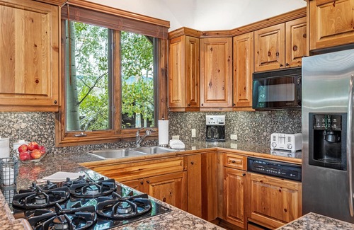 Edwards Condo | Beautiful Arrowhead Townhouse with Community Hot Tub and Superb Ski Access