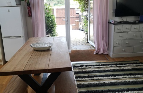 Harrietsham Cottage | Beautiful barn with private log fired hot tub overlooking the North Downs.